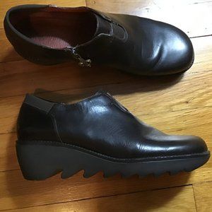 DONALD J. PLINER BROWN LEATHER BOOTIES. 9 M.